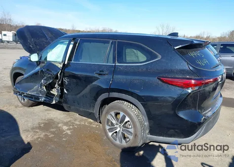 2021 Toyota Highlander Xle z USA, uszkodzony, nr VIN 5TDHZRBHXMS057972